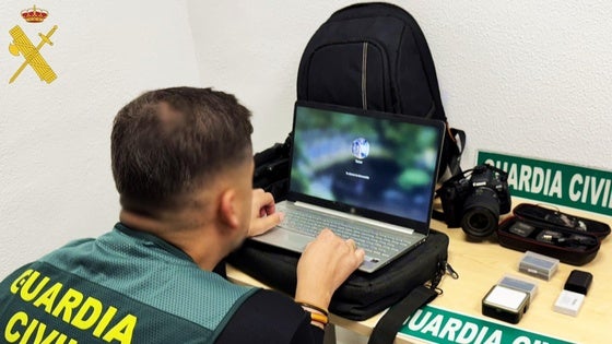 Tres detenidos por robar material que supera los 3.000 euros en Adra