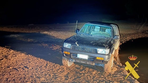 Rescatan a una persona que se había quedado atollada con su vehículo en la Balsa del Sabinal de Berja