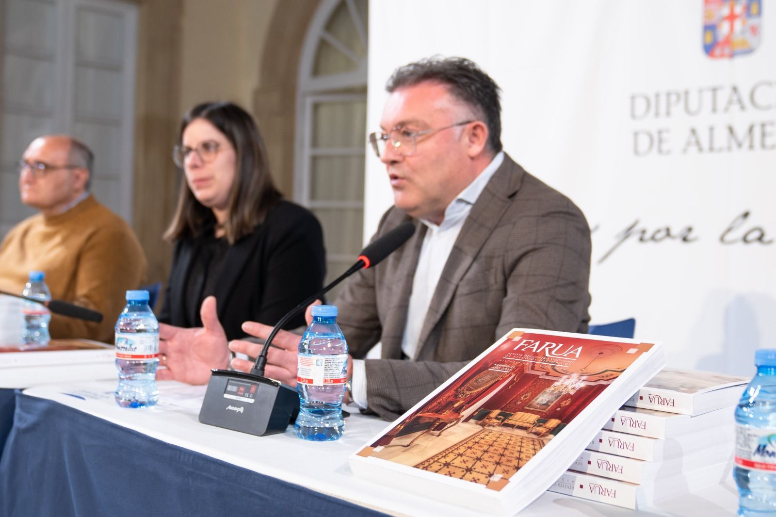 Presentación de la revista en el Patio de Luces de la Diputación de Almería.