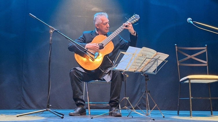 Éxito durante la actuación de Mario Ulloa; Marí Gómez y Enrique Durán en el Teatro Municipal de Dalías