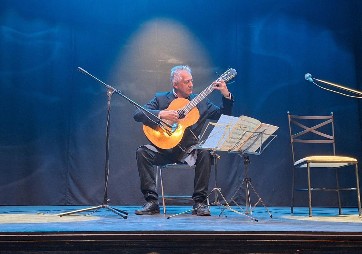 Éxito durante la actuación de Mario Ulloa; Marí Gómez y Enrique Durán en el Teatro Municipal de Dalías