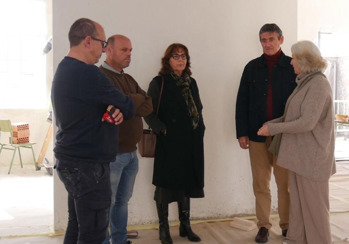 Manuel Cortés visita el avance de las obras en el antiguo matadero, futuro Centro de Formación para el Empleo