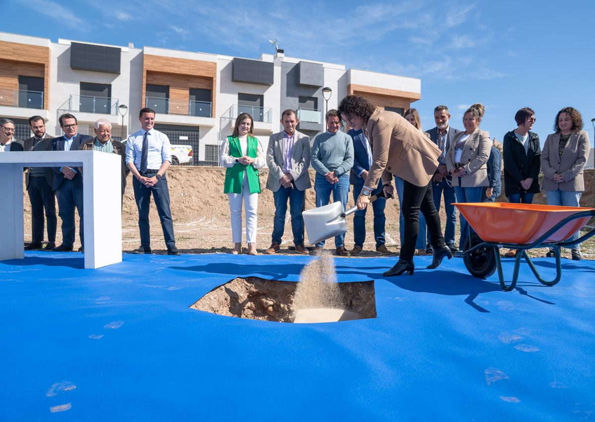 Imagen secundaria 1 - Diputación y Balanegra inician las obras del futuro Centro Social y de Mayores