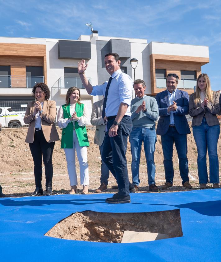 Imagen secundaria 2 - Diputación y Balanegra inician las obras del futuro Centro Social y de Mayores