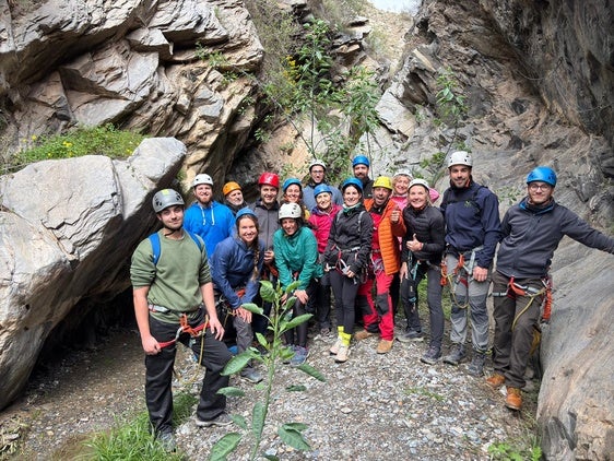 Adra continúa en la 'Senda' con la vía ferrata en las Estrechuras de Guainos