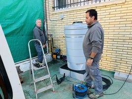 El Ayuntamiento de Dalías instala una bomba de presión para mejorar el suministro de agua del CEIP Luis Vives