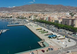 Licitan por más de un millón la construcción de tres naves industriales en el puerto de Adra