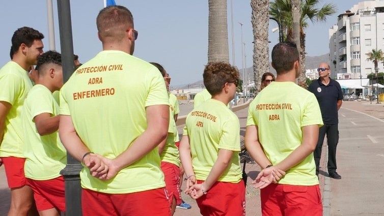 Atención: Adra busca socorristas para vigilar las playas durante este verano