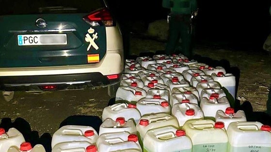 Desactivado en Adra un dispositivo de suministro de combustible para supuestas 'narcolanchas'