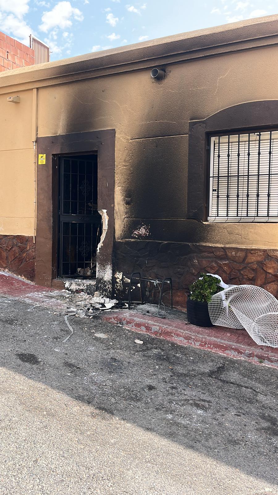 Así quedan las viviendas de 'Los Saúles' tras el incendio en Puente del Río