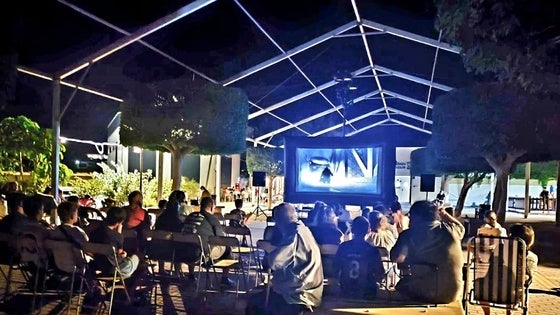 Más de medio millar de espectadores en el cine de Verano en Dalías