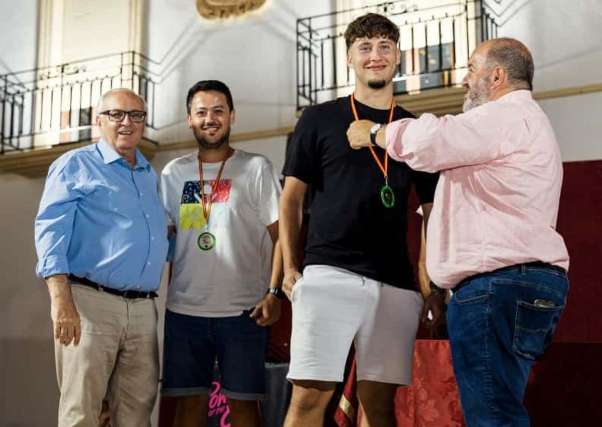 Imagen secundaria 1 - Dalías celebra el Día de los Premios con reconocimientos a los deportistas locales