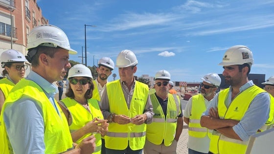 Las obras en La Curva de Adra avanzan para adecuar la travesía de la N-340A a peatones y bicis