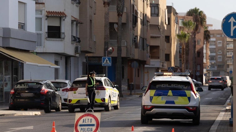La Policía Local de Adra realiza una nueva campaña plan de vigilancia de camiones y autobuses