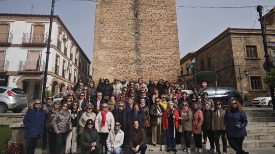 Un viaje con perspectiva de género lleva a 55 abderitanas a conocer Baeza