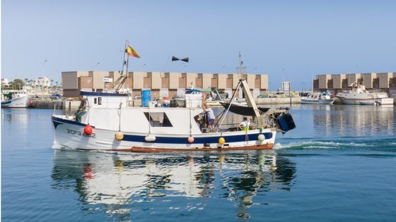Adra gestiona casi 330 licencias de pesca durante el 2025