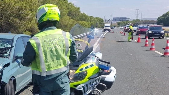 Muere un hombre de 43 años tras salirse su coche de la calzada en Berja
