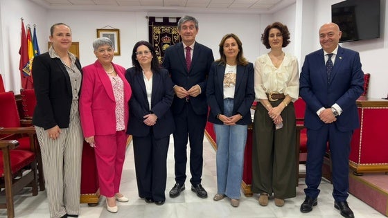 Adra refuerza su estructura administrativa con la promoción interna de tres empleadas de larga trayectoria