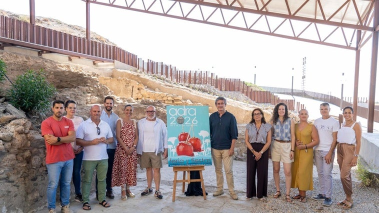 Manzanas de caramelo y la Torre de los Perdigones protagonizan el cartel de la Feria de Adra