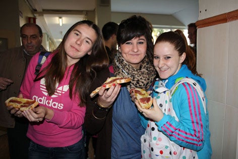 El IES Abdera celebra el Día de Andalucía con un desayuno