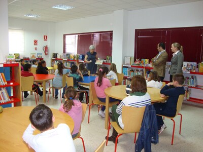 La Concejalía de Cultura conmemora el  Día del Libro con los escolares de Adra