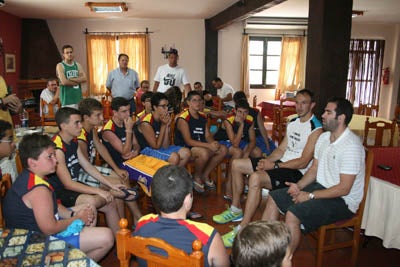 Carlos Cabezas visita el Campus del abderitano Isma Torres en Tíjola