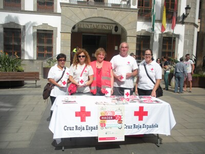 Los abderitanos colaboran con Cruz Roja en el Día de la banderita