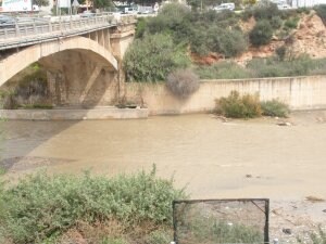 Medio Ambiente estudiará la mejor manera de limpiar el río Adra