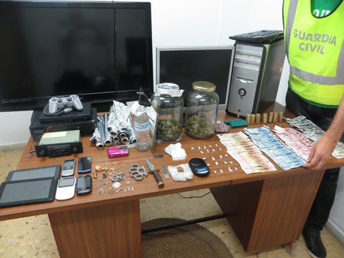 Desarticulan un punto de venta de droga en Adra