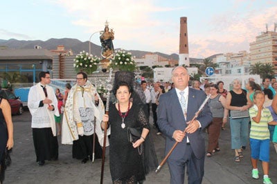 Cientos de abderitanos viven con fervor y devoción la procesión marinera de la Virgen del Mar