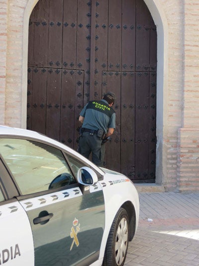 La Guardia Civil detiene a tres vecinos de Adra como autores de los robos en las  parroquias