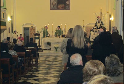 La talla de Las Angustias vuelve a La Alquería (Adra) tras su restauración