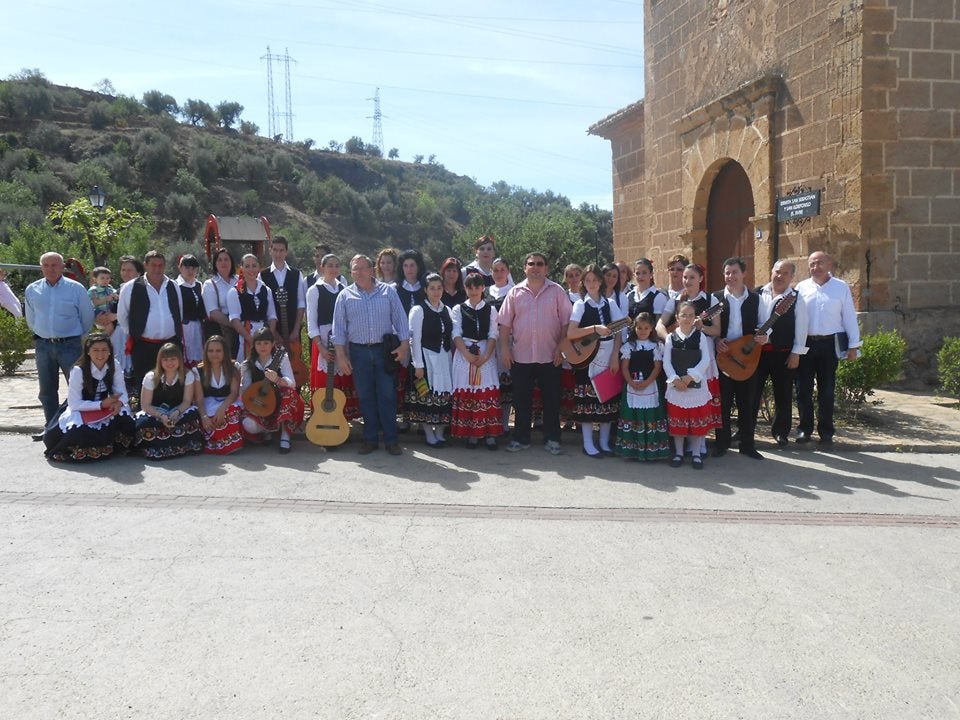 Las cruces de Alcolea 'brillan' gracias a sus vecinos