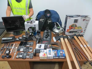 La Guardia Civil desmantela una red criminal acusada de robar en medio centenar de viviendas de Adra