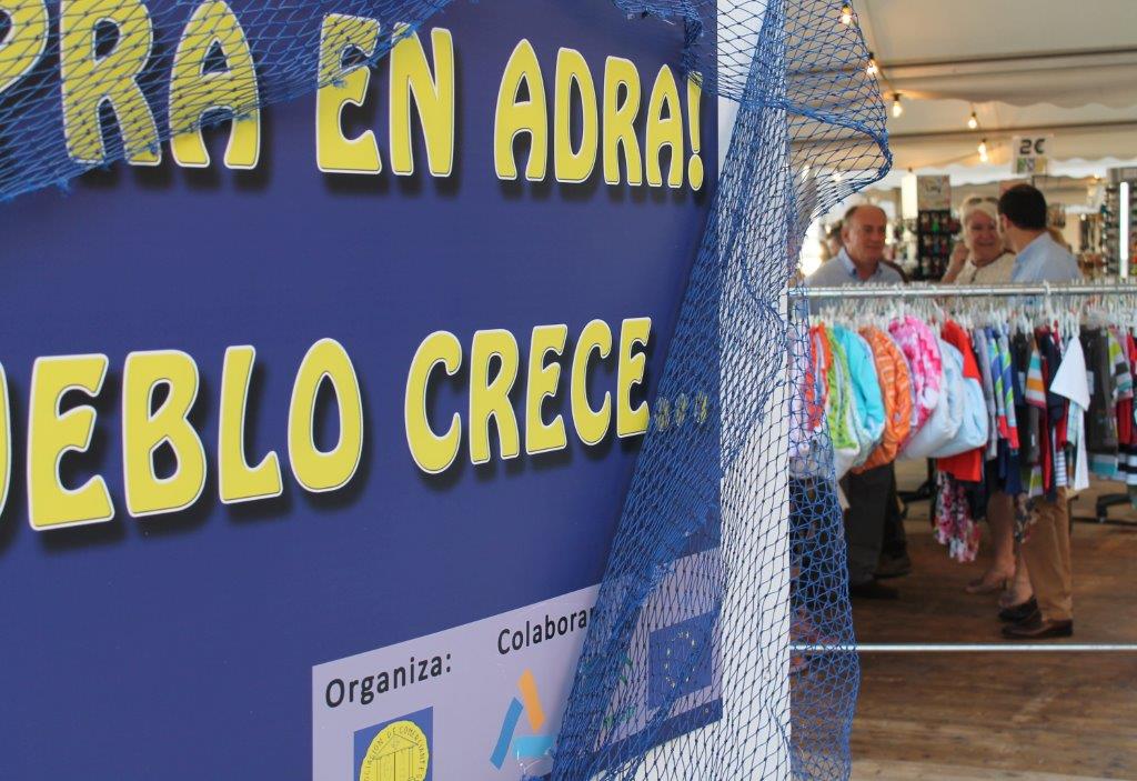 Los comerciantes salen a la calle con su Mercado Marinero