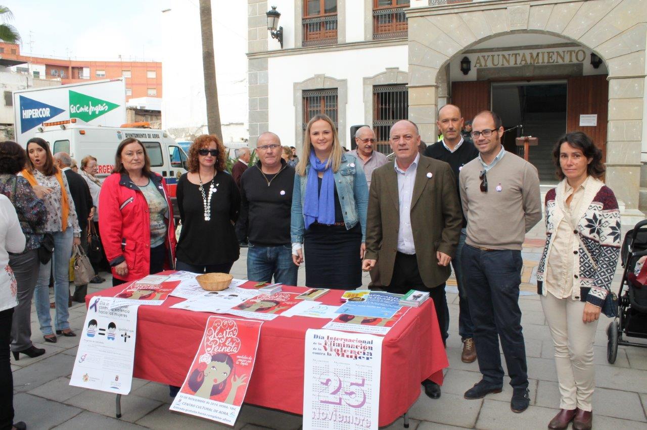 Adra recuerda a las víctimas por violencia de género