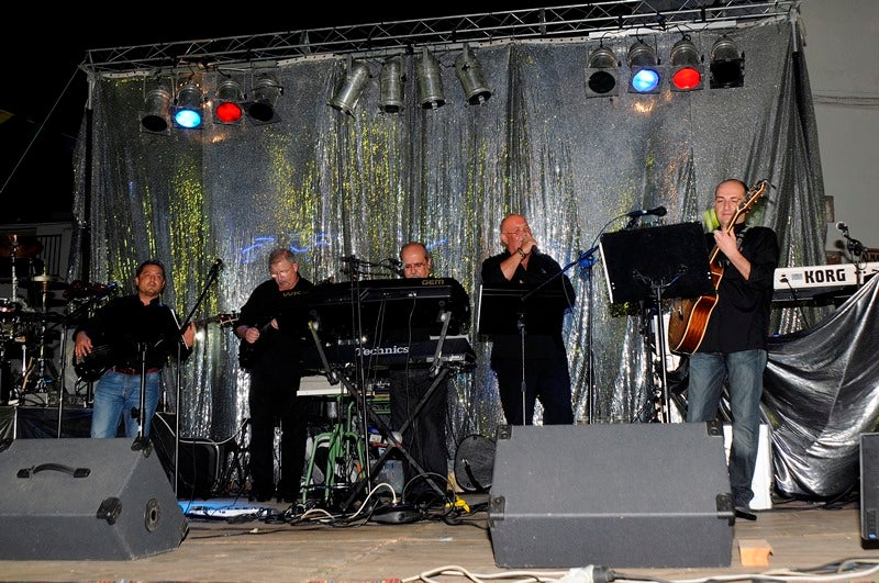 Los Gattos Negros, casi 20 años de música y «huevos fritos» al amanecer