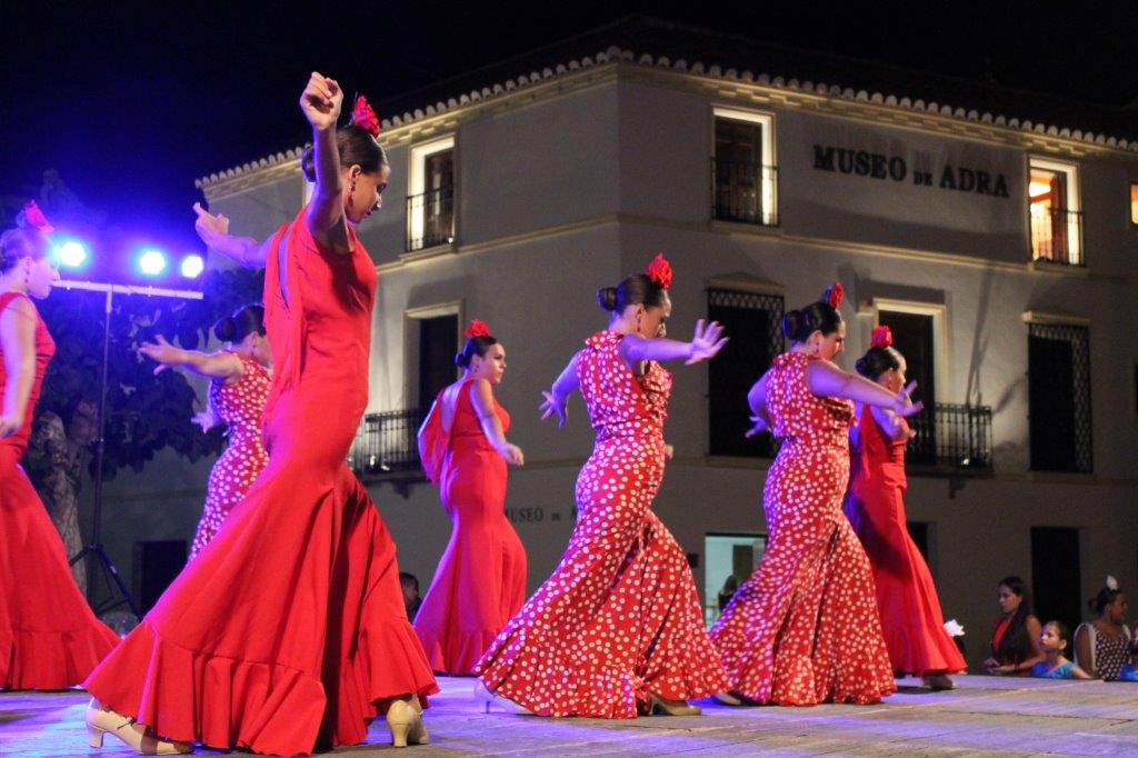 Adra invita a pasar la noche del sábado 'en vela'