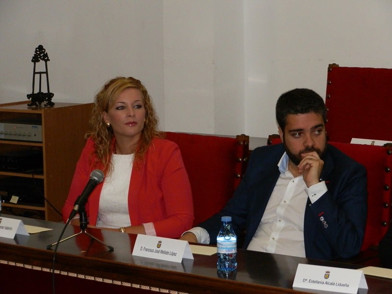 Casi 700 personas avalan con su firma la petición de permitir un mercado ambulante a la semana