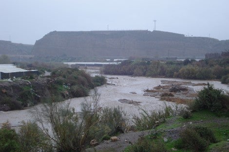 Plataforma tacha de "culebrón" la controversia que rodea al río Adra