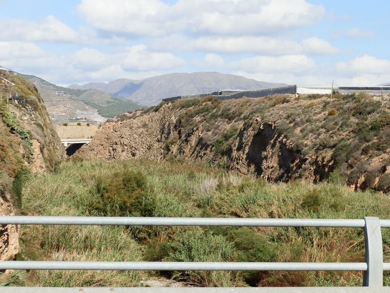 Adra ‘suplicará’  que se actúe en el río con una marcha a pie, pacífica y sin cortar la A7