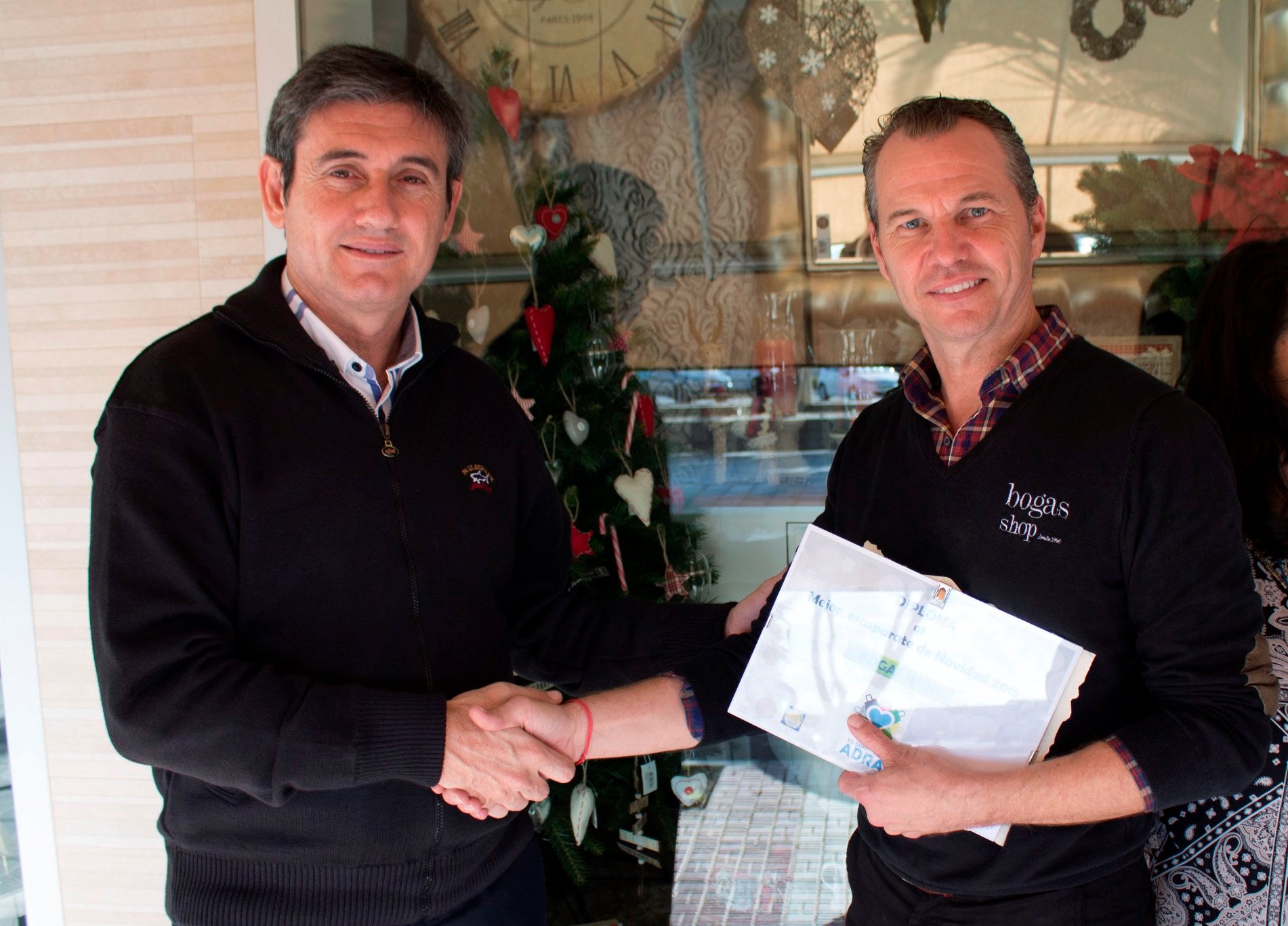 El pequeño comercio premia el ‘espíritu navideño’ de los escaparates