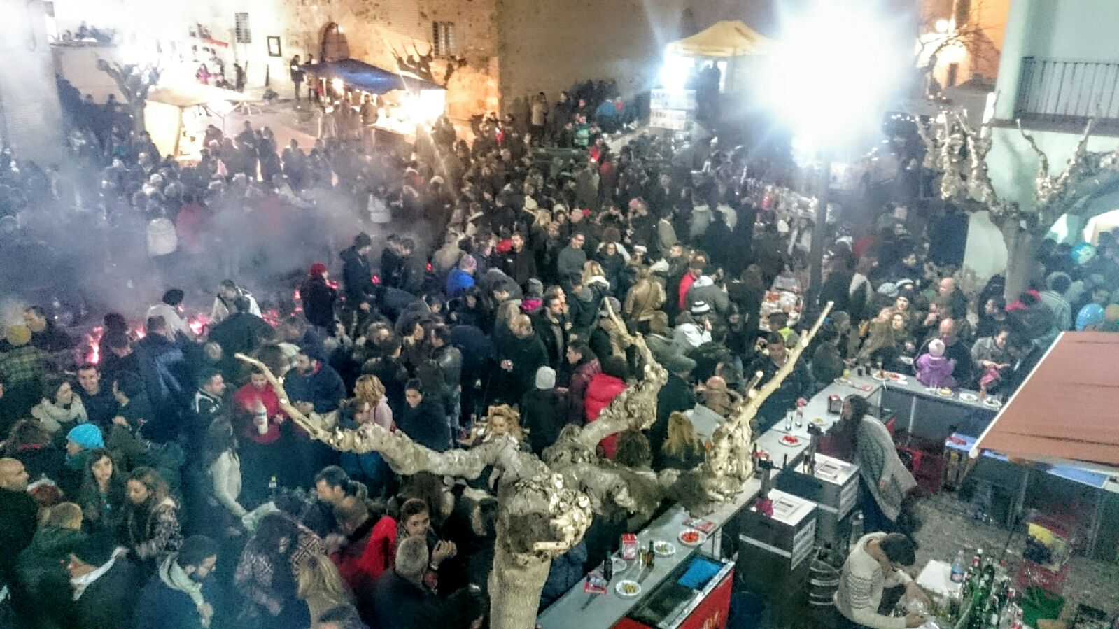 El calor de una hoguera en Fondón agota las plazas de alojamiento rural