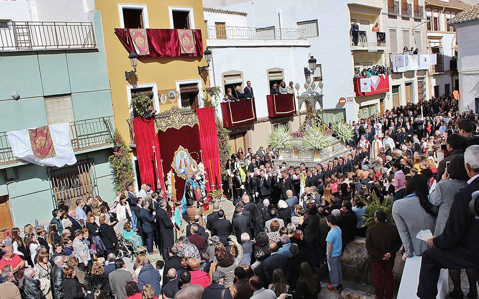 Berja arropa a la Virgen de Gádor en la última ‘subida’ antes de ser coronada