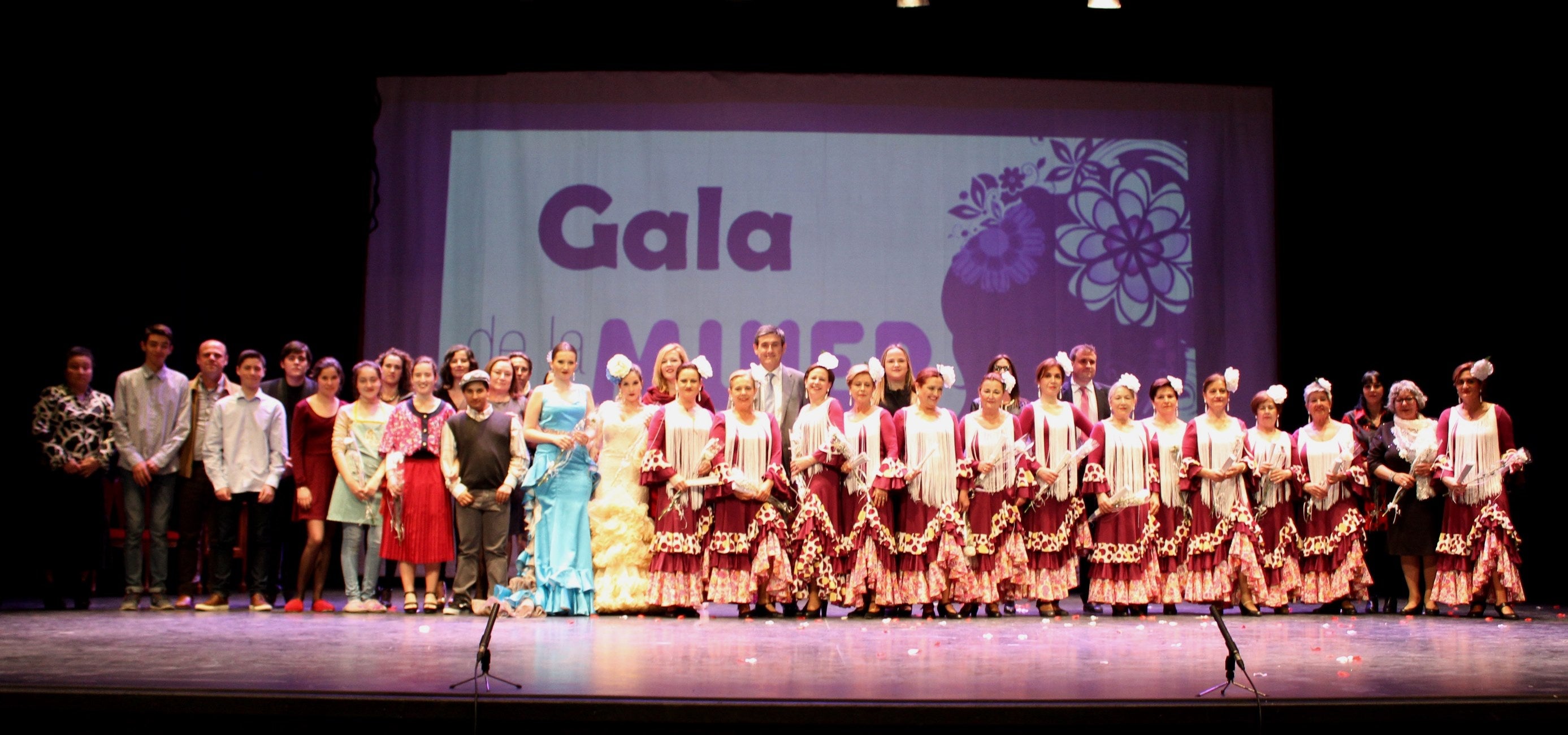 Baile, copla y una chispa de humor en la Gala de la Mujer