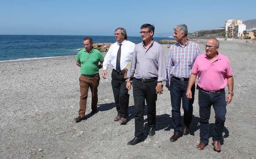 Costas adecentará las playas de Adra con nuevos aportes de arena antes del verano