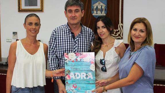 El cartel de la Feria de Adra lleva la firma de Alicia Suárez