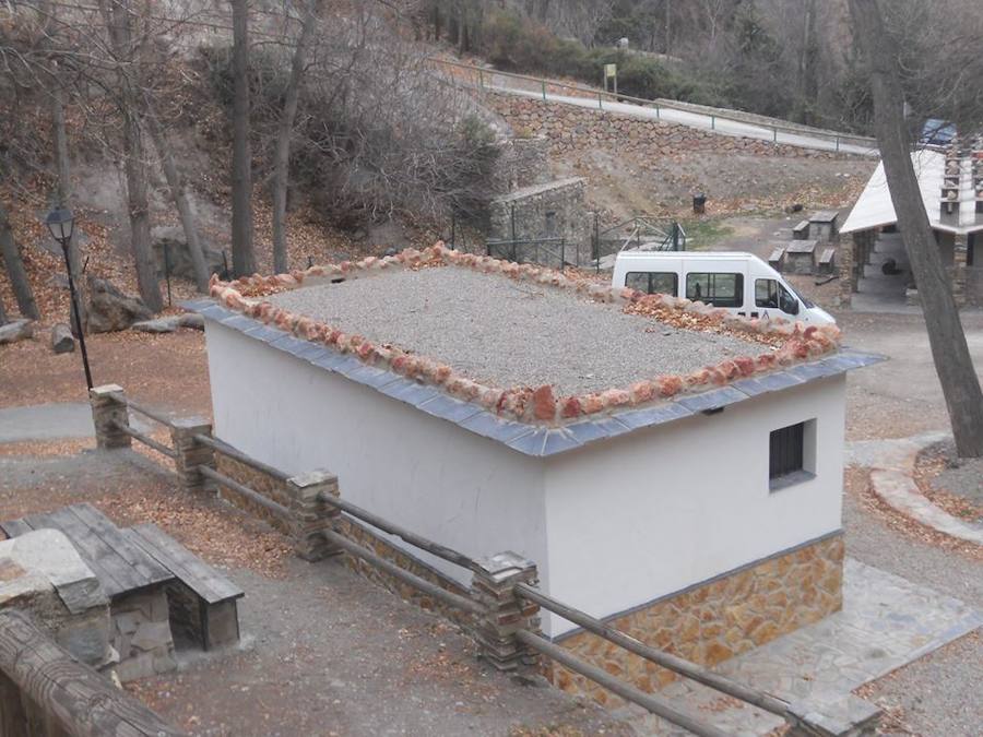 Laujar cuelga el cartel de ‘se alquila’ en el quiosco de su paraje natural más visitado