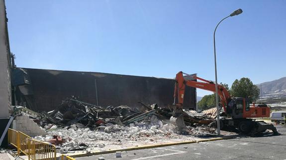 Los daños por fuego obligan a demoler el bazar chino