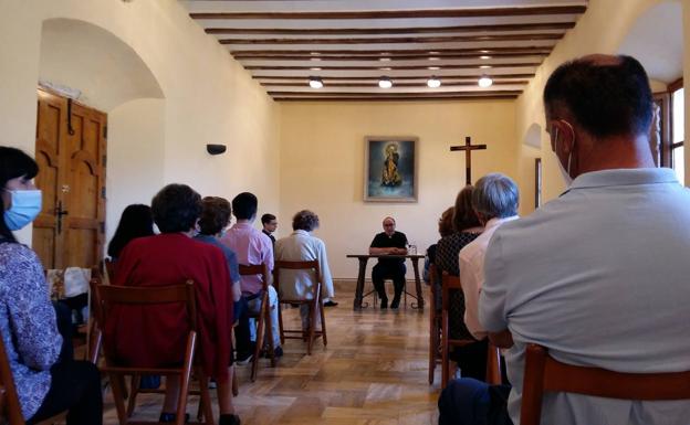 Imagen principal - La vida sigue en el Santuario del Saliente